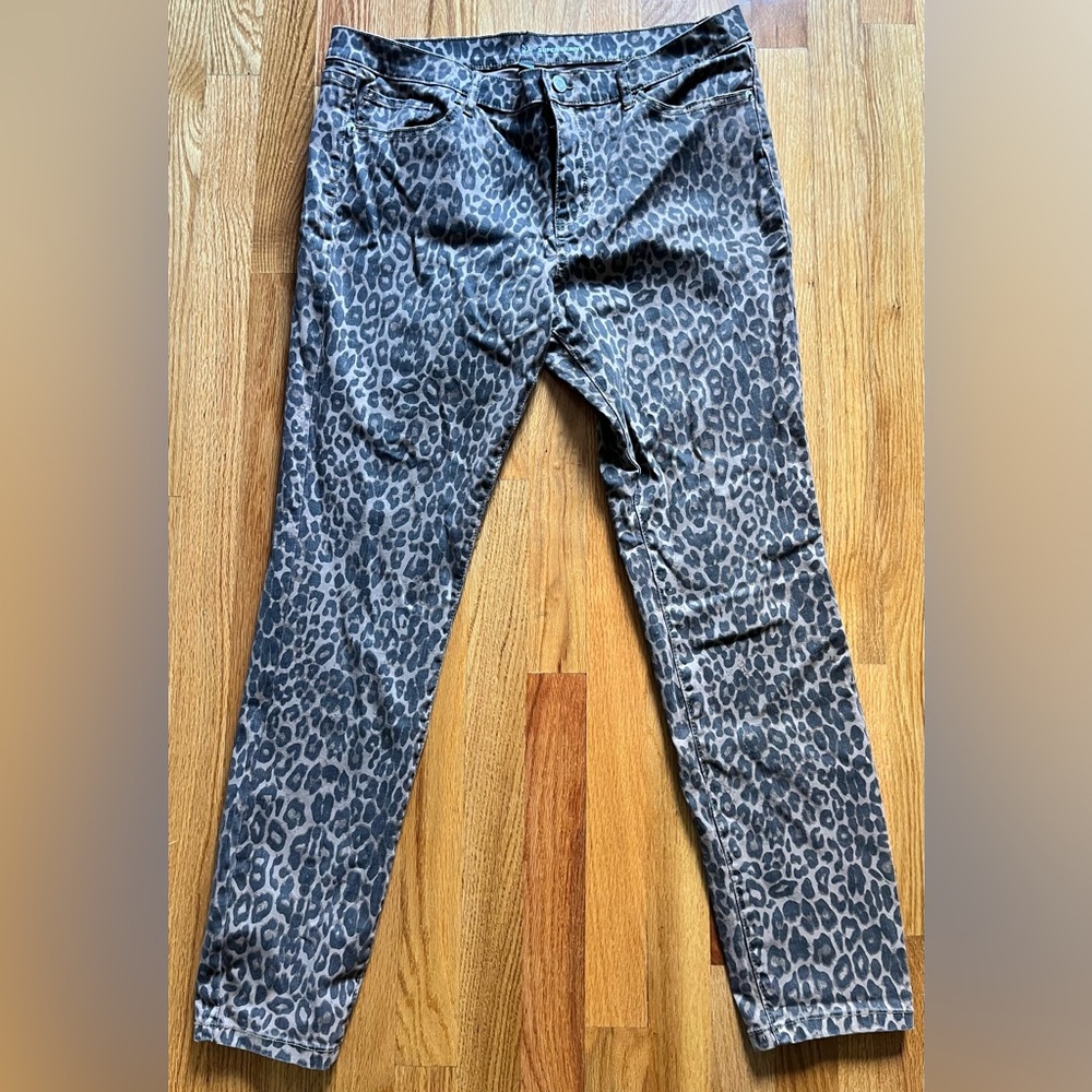 Super skinny leopard print jeans